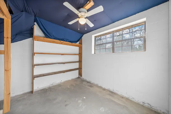 a view of room with a ceiling fan