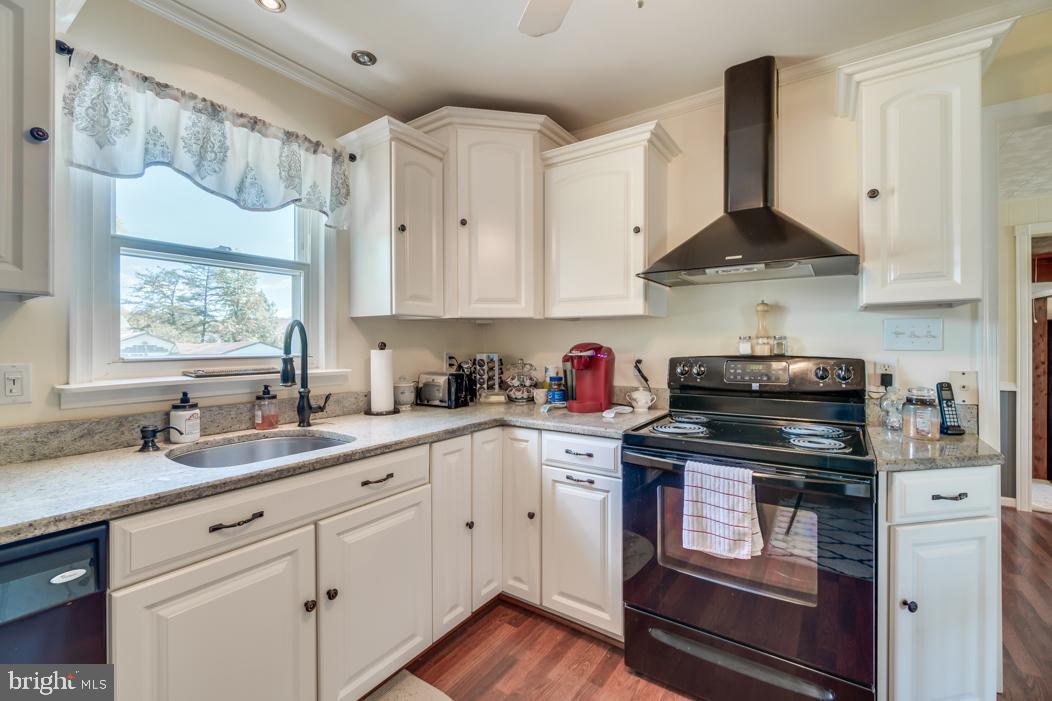8817 Cooper Road Alexandria, VA 22309 - Photo 12 of 51 Gallery Image 12