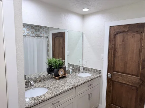 $3,100 | 4012 Chile Drive, Pasadena, TX 77504