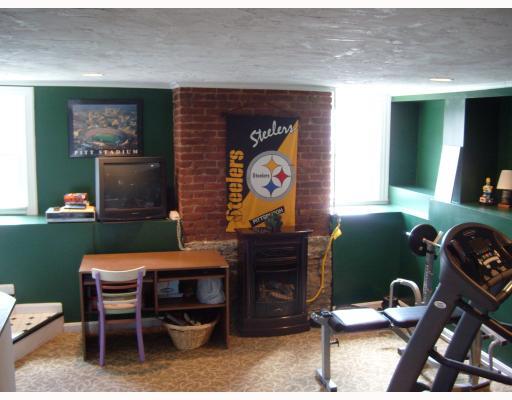 2800 Mt Troy Road Pittsburgh, PA 15212 - Photo 6 of 8 Den/Family/Great Room.