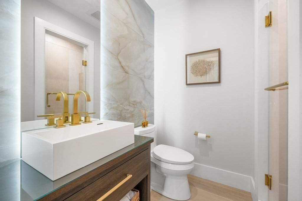 94 Beacon Street, Unit 4 Boston, MA 02108 - Photo 24 of 35 a bathroom with a sink a toilet and mirror