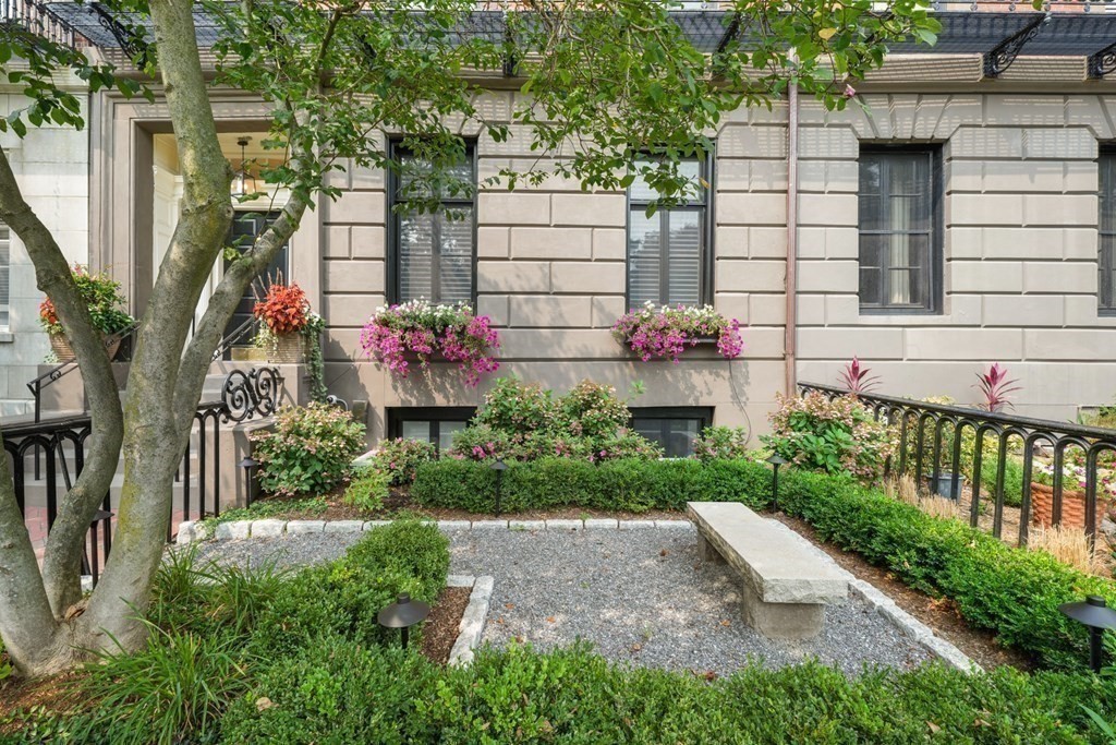 94 Beacon Street, Unit 4 Boston, MA 02108 - Photo 32 of 35 a view of a pathway in front of house