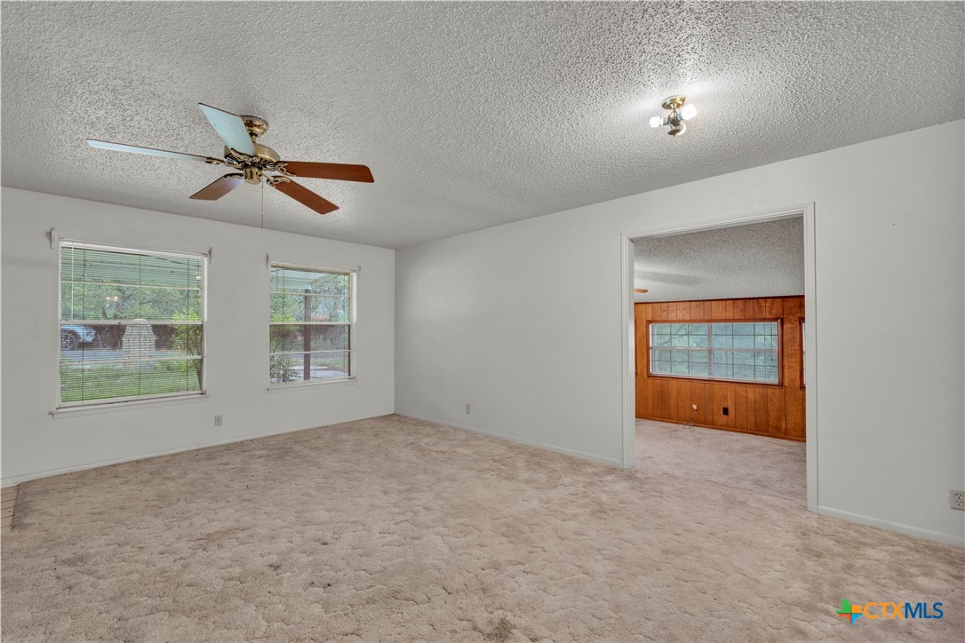 7634 Fox Trail Belton, TX 76513 - Photo 17 of 41 Living room