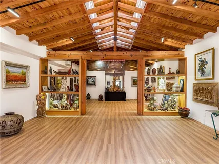 a view of a garden with lawn chairs