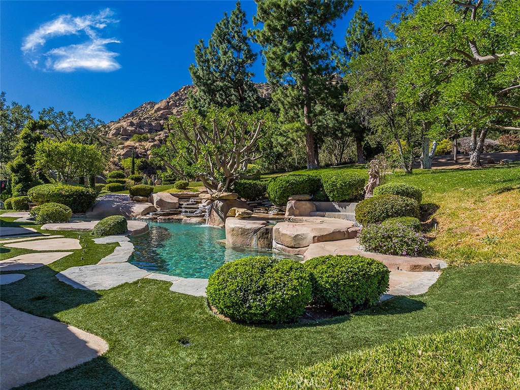 22637 La Quilla Drive Chatsworth, CA 91311 - Photo 18 of 40