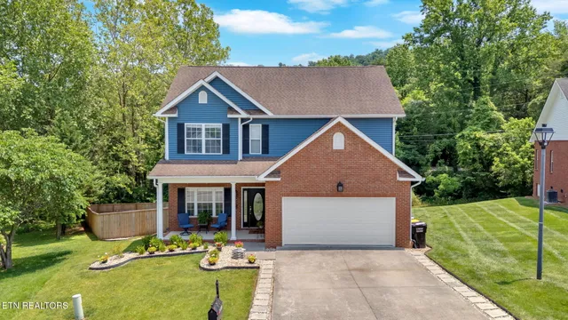 $450,000 | 4512 Everwood Oak Lane, Knoxville, TN 37918