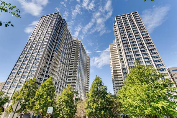 $2,400 | 4250 North Marine Drive, Unit 2406, Chicago, IL 60613