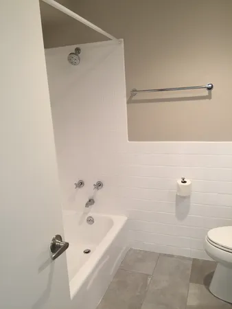 $2,400 | 4250 North Marine Drive, Unit 2406, Chicago, IL 60613