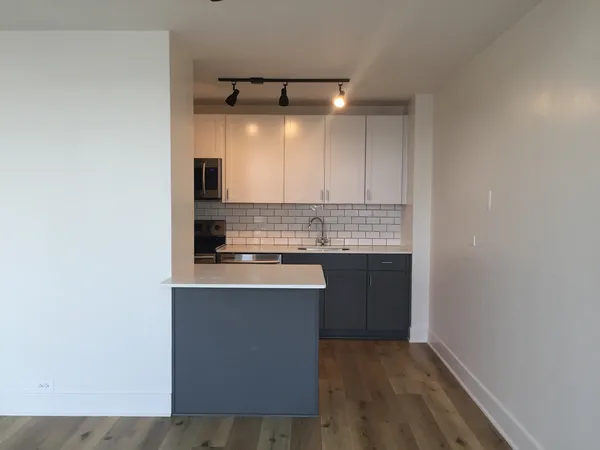 $2,400 | 4250 North Marine Drive, Unit 2406, Chicago, IL 60613