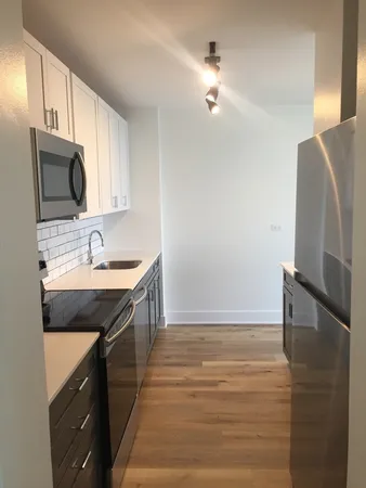 $2,400 | 4250 North Marine Drive, Unit 2406, Chicago, IL 60613