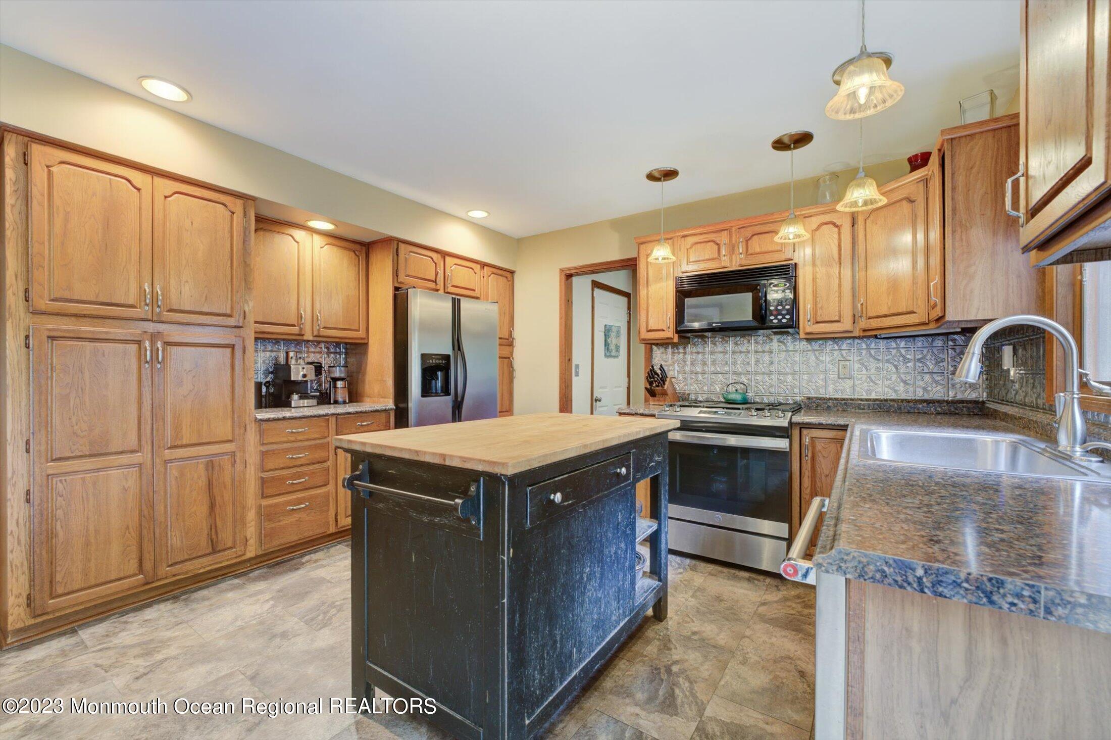 3224 County Rte 547 Manchester Township, NJ 08759 - Photo 13 of 43 12-Kitchen