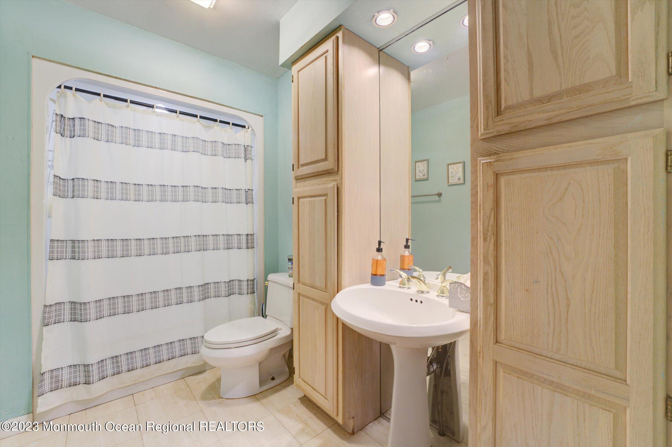 3224 County Rte 547 Manchester Township, NJ 08759 - Photo 21 of 43 Bathroom/Full