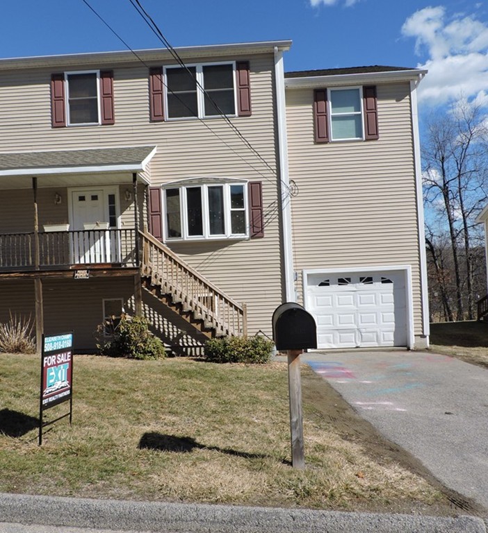 18 Arrowsic Street Worcester, MA 01606 - Photo 2 of 12 Gallery Image 2