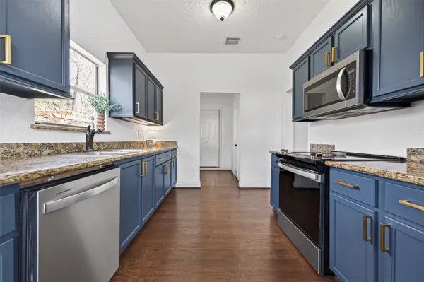 $275,000 | 214 Texas Street, Tomball, TX 77375