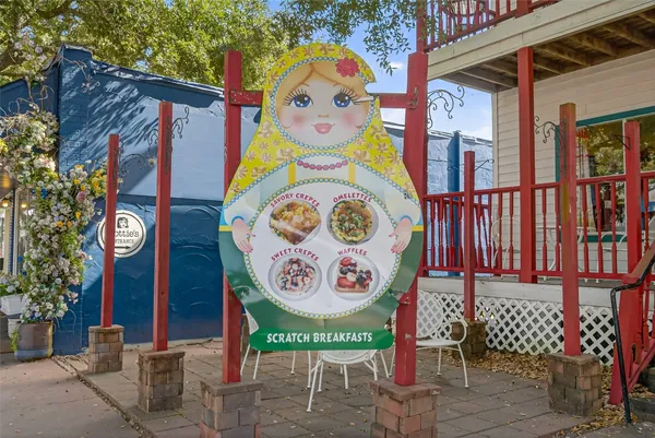 $299,995 | 214 Texas Street, Tomball, TX 77375