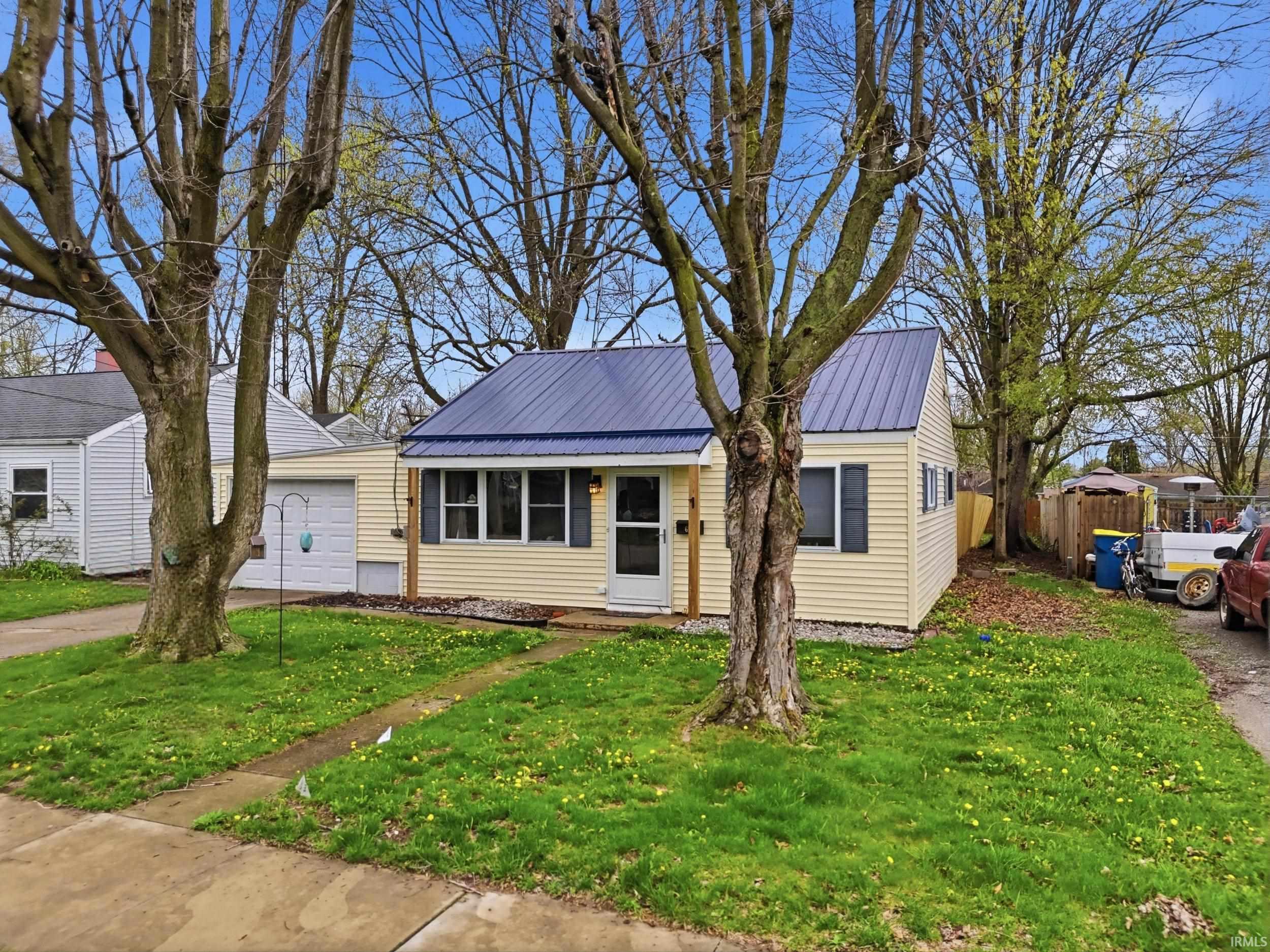 611 Randolph Street Angola, IN 46703 - Photo 3 of 23