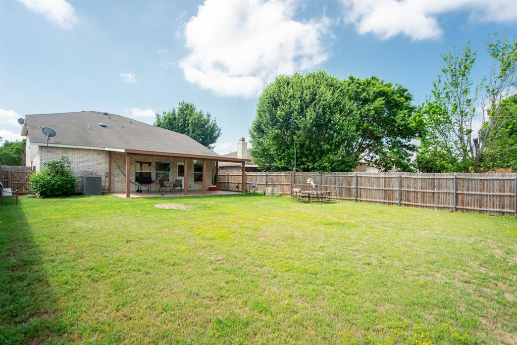 5718 Green Ivy Road Denton, TX 76210 - Photo 28 of 37 Expansive backyard featuring a lush lawn and wood privacy fencing