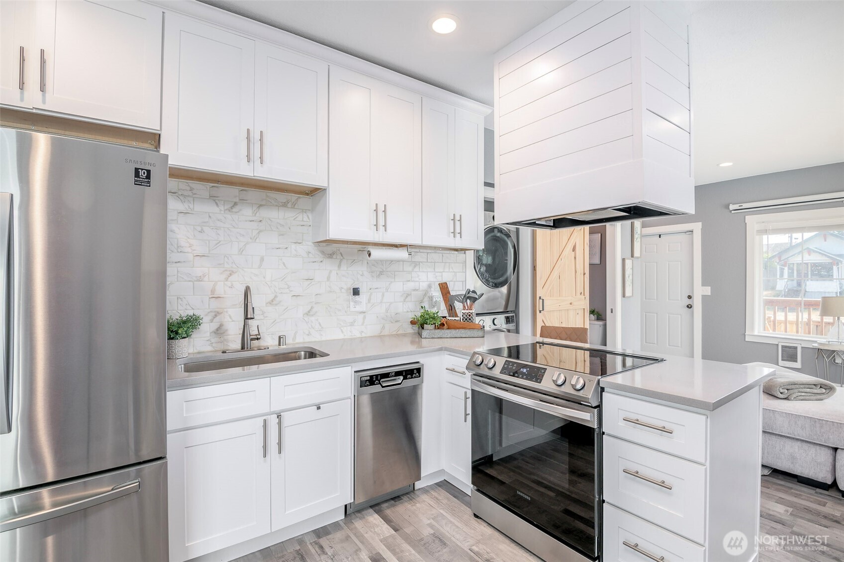 3506 South Tyler Street Tacoma, WA 98409 - Photo 22 of 32 a kitchen with a sink stove and refrigerator
