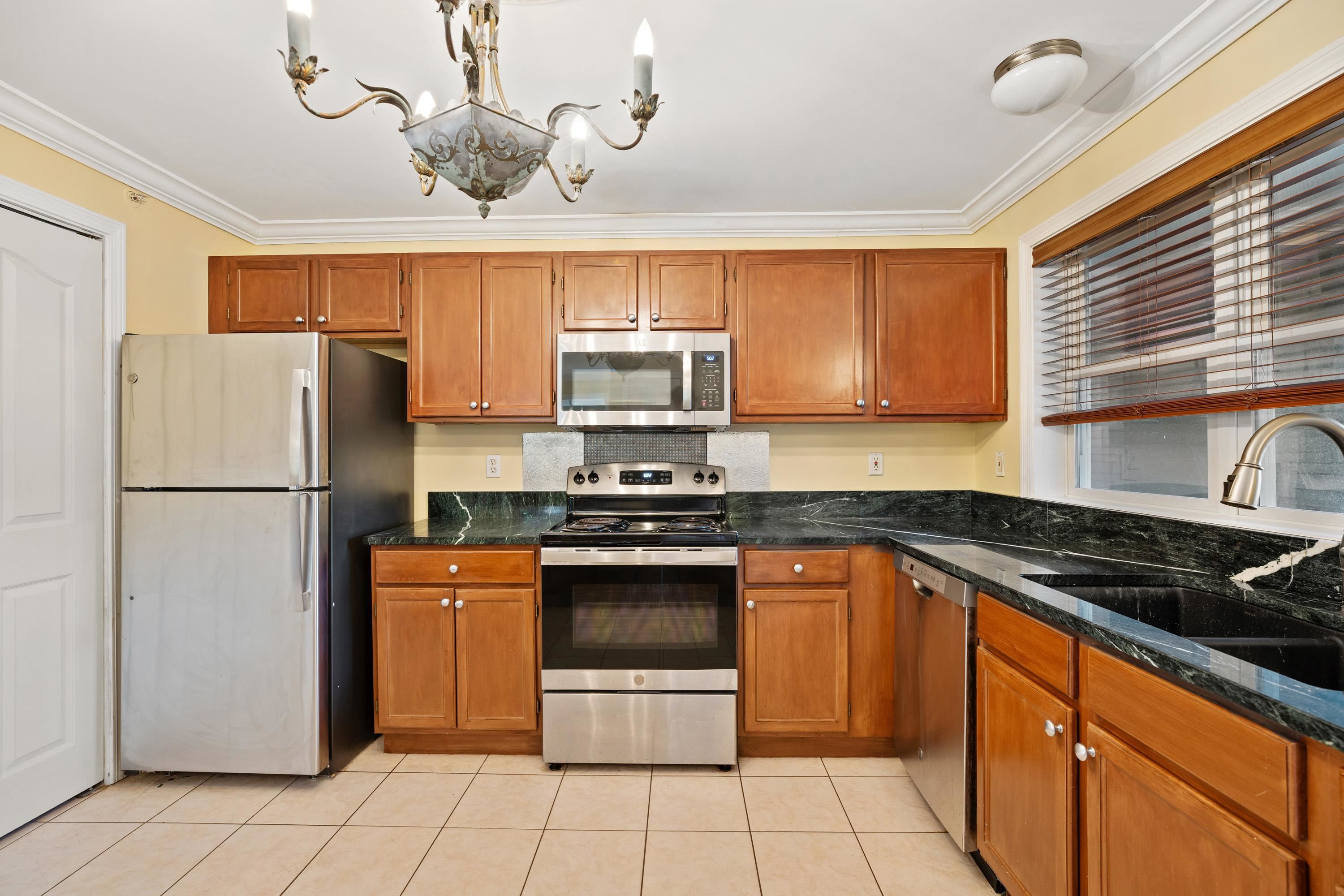 27 Claire Point Road Burlington, VT 05408 - Photo 6 of 52 Gallery Image 6