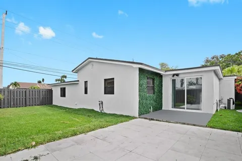 $640,000 | 48 Southeast 7th Street, Dania, FL 33004