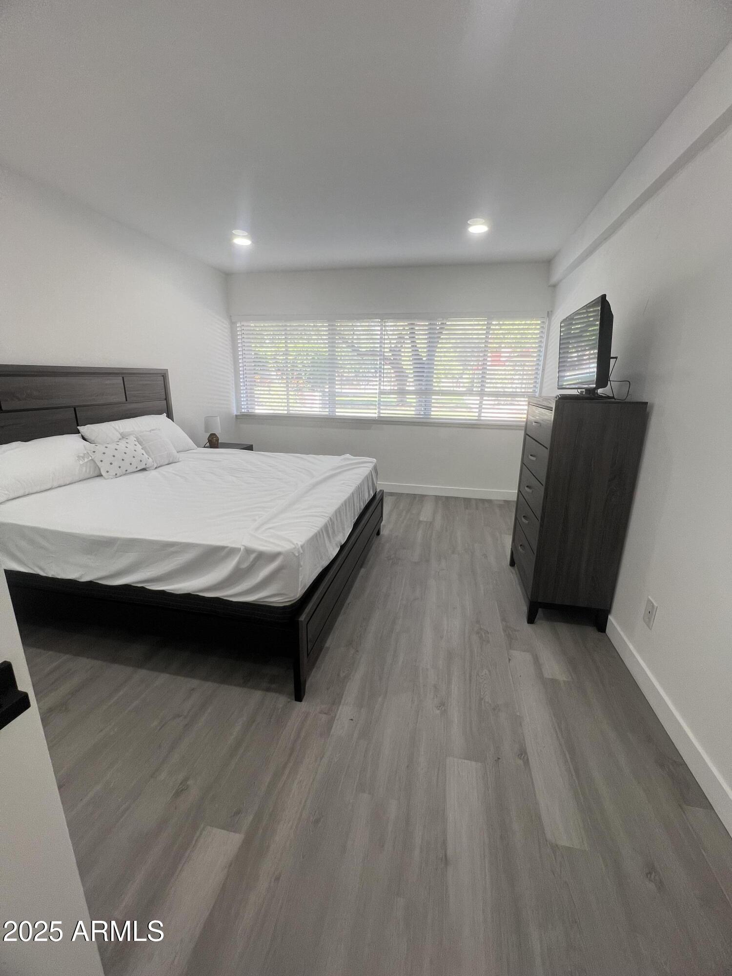 353 East Thomas Road, Unit C104 Phoenix, AZ 85012 - Photo 4 of 17 a spacious bedroom with a bed and a window
