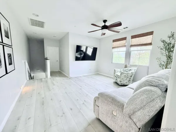 $784,999 | 3014 North Oxnard Boulevard, Oxnard, CA 93036