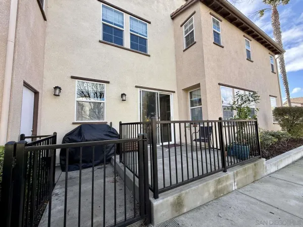 $784,999 | 3014 North Oxnard Boulevard, Oxnard, CA 93036