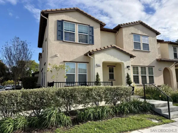 $784,999 | 3014 North Oxnard Boulevard, Oxnard, CA 93036