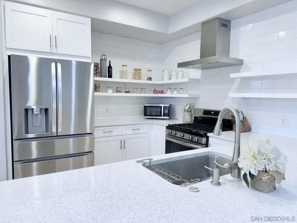 $784,999 | 3014 North Oxnard Boulevard, Oxnard, CA 93036