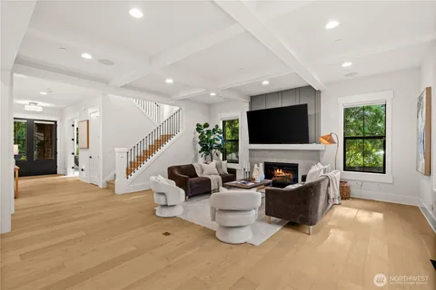 $5,200,000 | 10668 Southeast 32nd Street, Bellevue, WA 98004