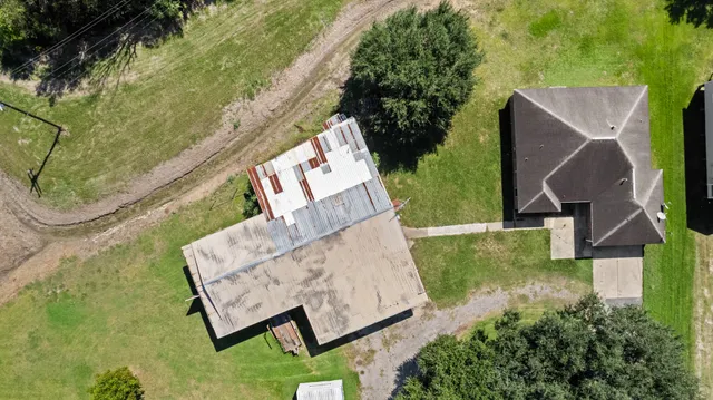 an aerial view of a house having yard