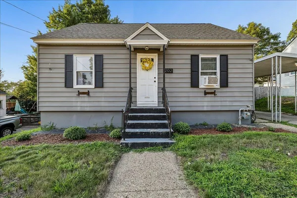 $435,000 | 202 Holly Avenue, Manchester, NH 03103