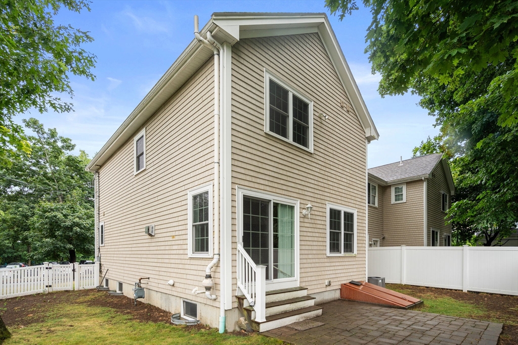 87-89 Ossipee Road, Unit 87 Newton, MA 02464 - Photo 18 of 19