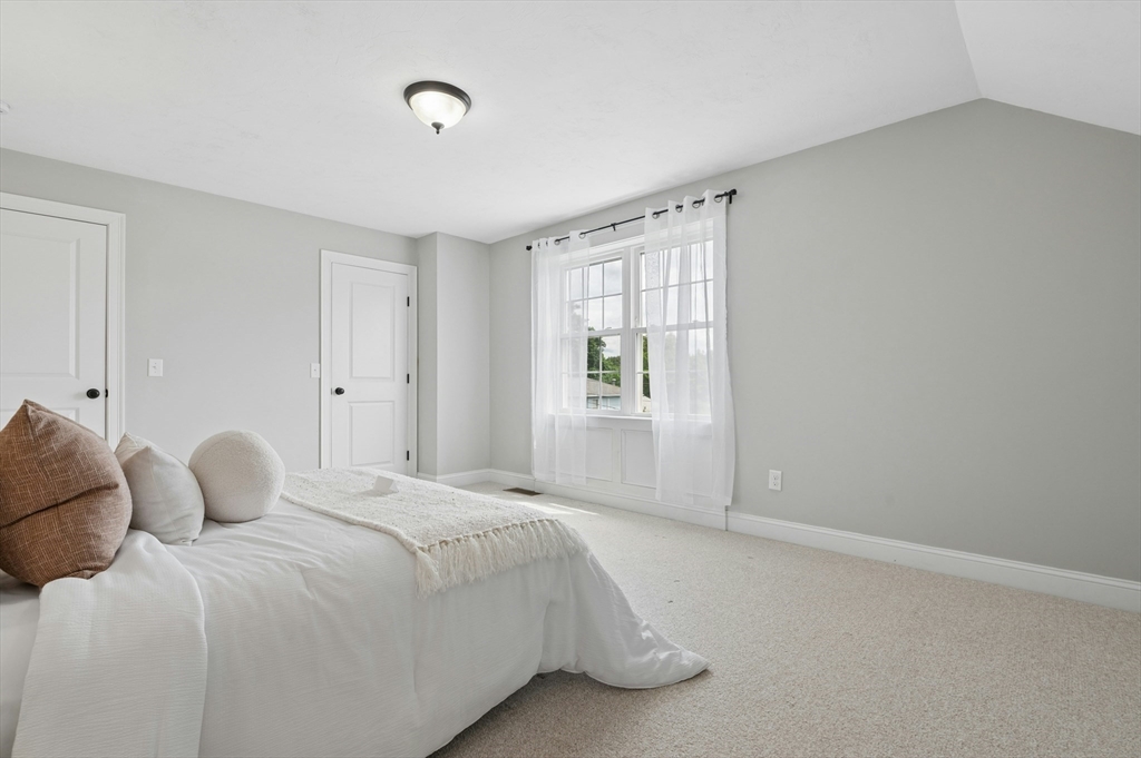 129 Derby Street Worcester, MA 01604 - Photo 25 of 41