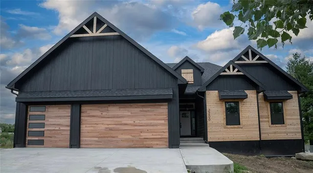 $480,000 | 3200 Junction Drive, Harrisonville, MO 64701