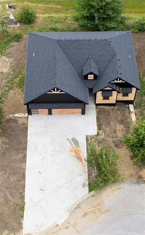 $475,000 | 3200 Junction Drive, Harrisonville, MO 64701