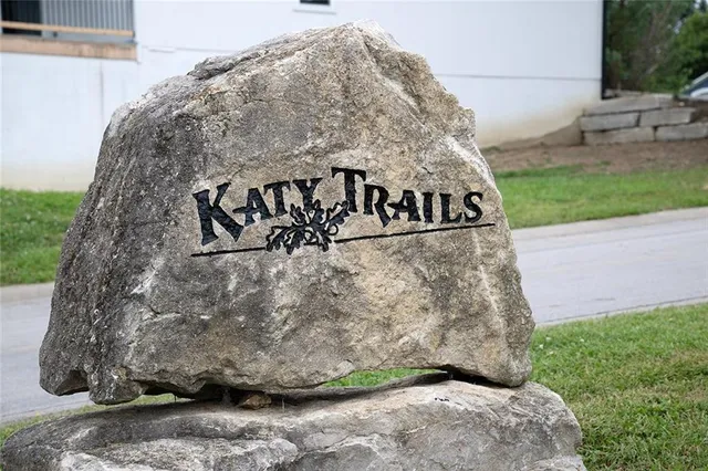 $480,000 | 3200 Junction Drive, Harrisonville, MO 64701