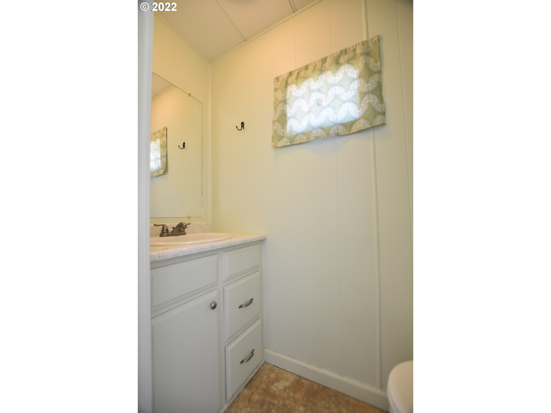 2150 Laura Street, Unit 26 Springfield, OR 97477 - Photo 10 of 26 a bathroom with a sink and mirror