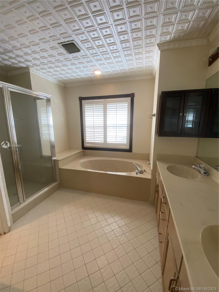 1435 Seabay Road Weston, FL 33326 - Photo 19 of 34 Gallery Image 19