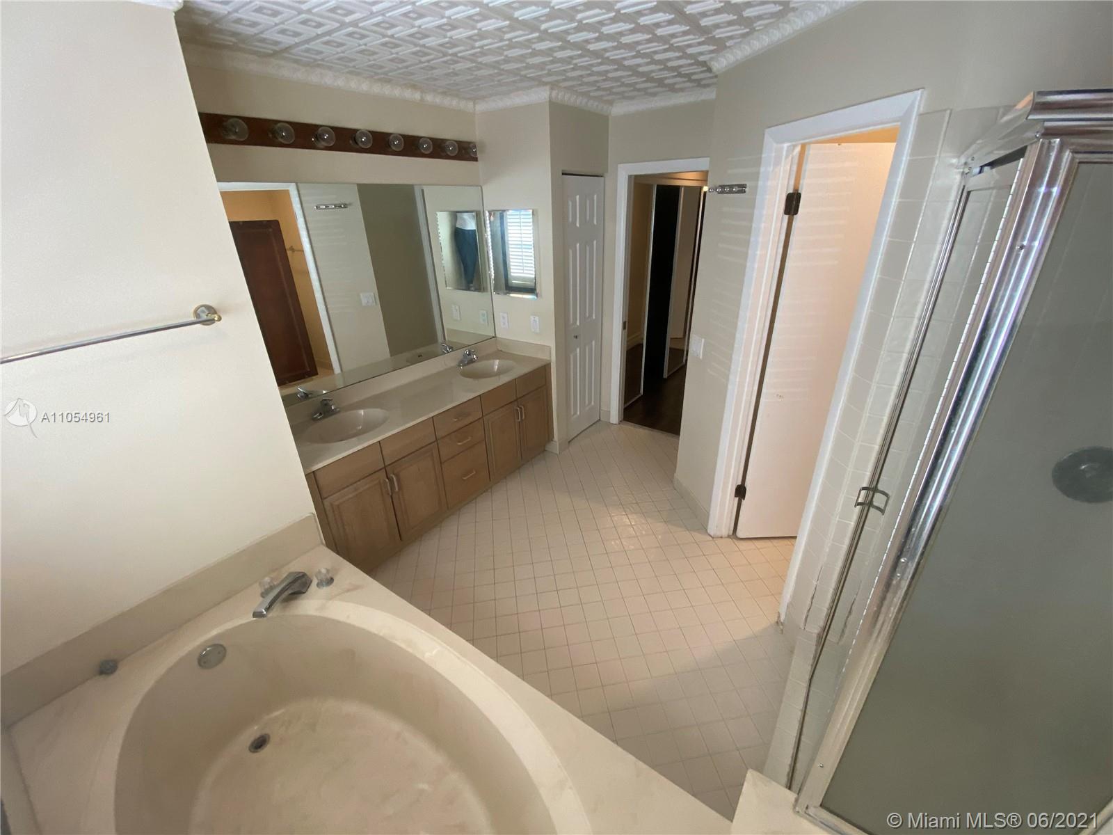 1435 Seabay Road Weston, FL 33326 - Photo 20 of 34 Gallery Image 20