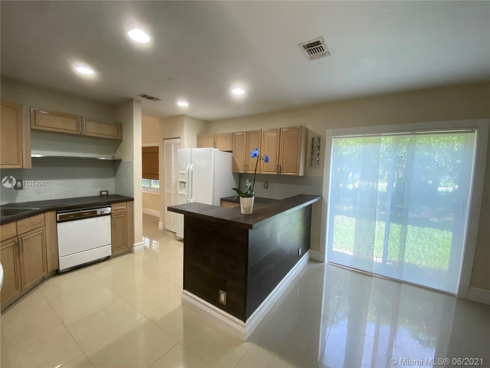 1435 Seabay Road Weston, FL 33326 - Photo 9 of 34 Gallery Image 9