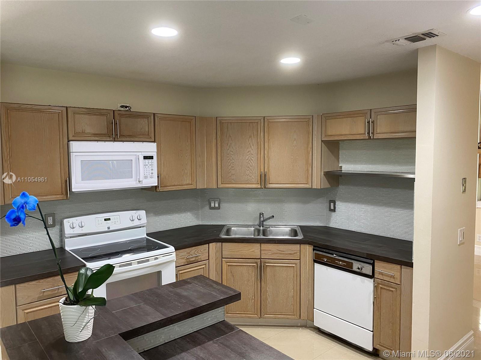 1435 Seabay Road Weston, FL 33326 - Photo 10 of 34 Gallery Image 10
