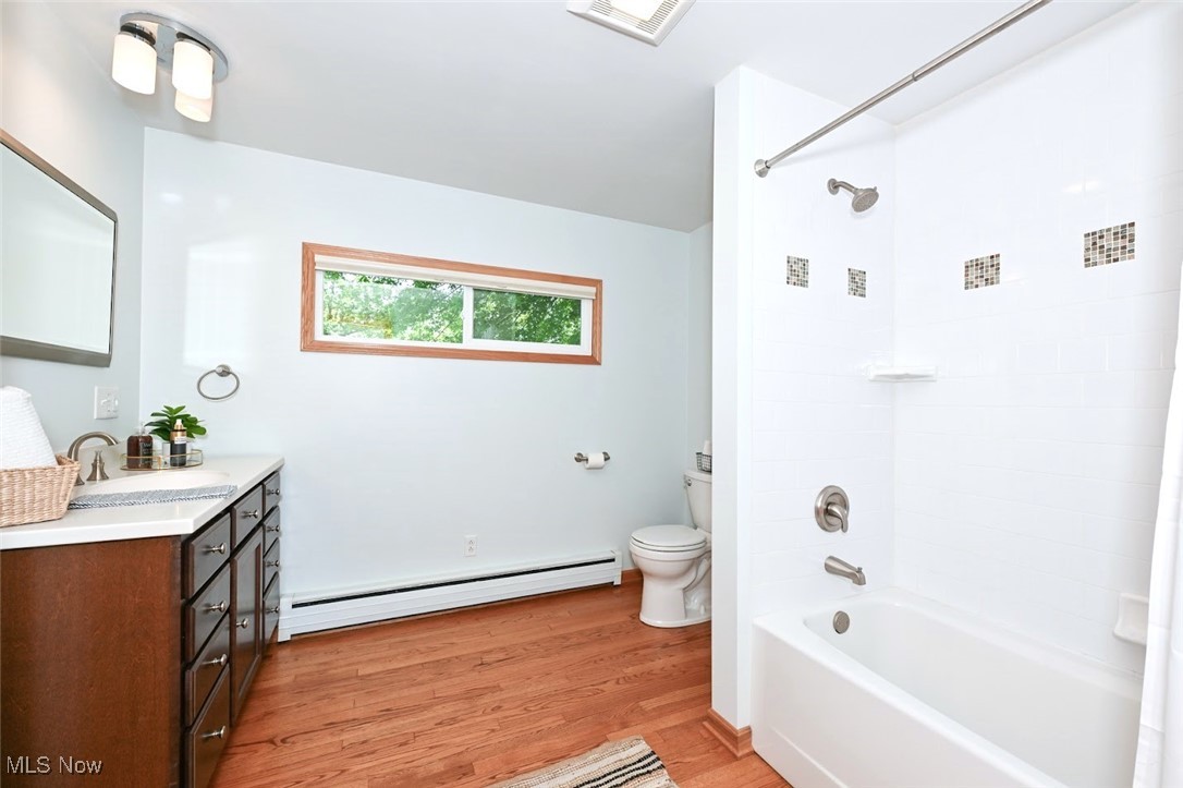 4597 Rock Cut Road Barberton, OH 44203 - Photo 19 of 44 *FULL BATHROOM W/EXPRESSO VANITY, EXTRA LIGHTING, GREAT SIZE, TUB/SHOWER W/TILE SURROUND ~