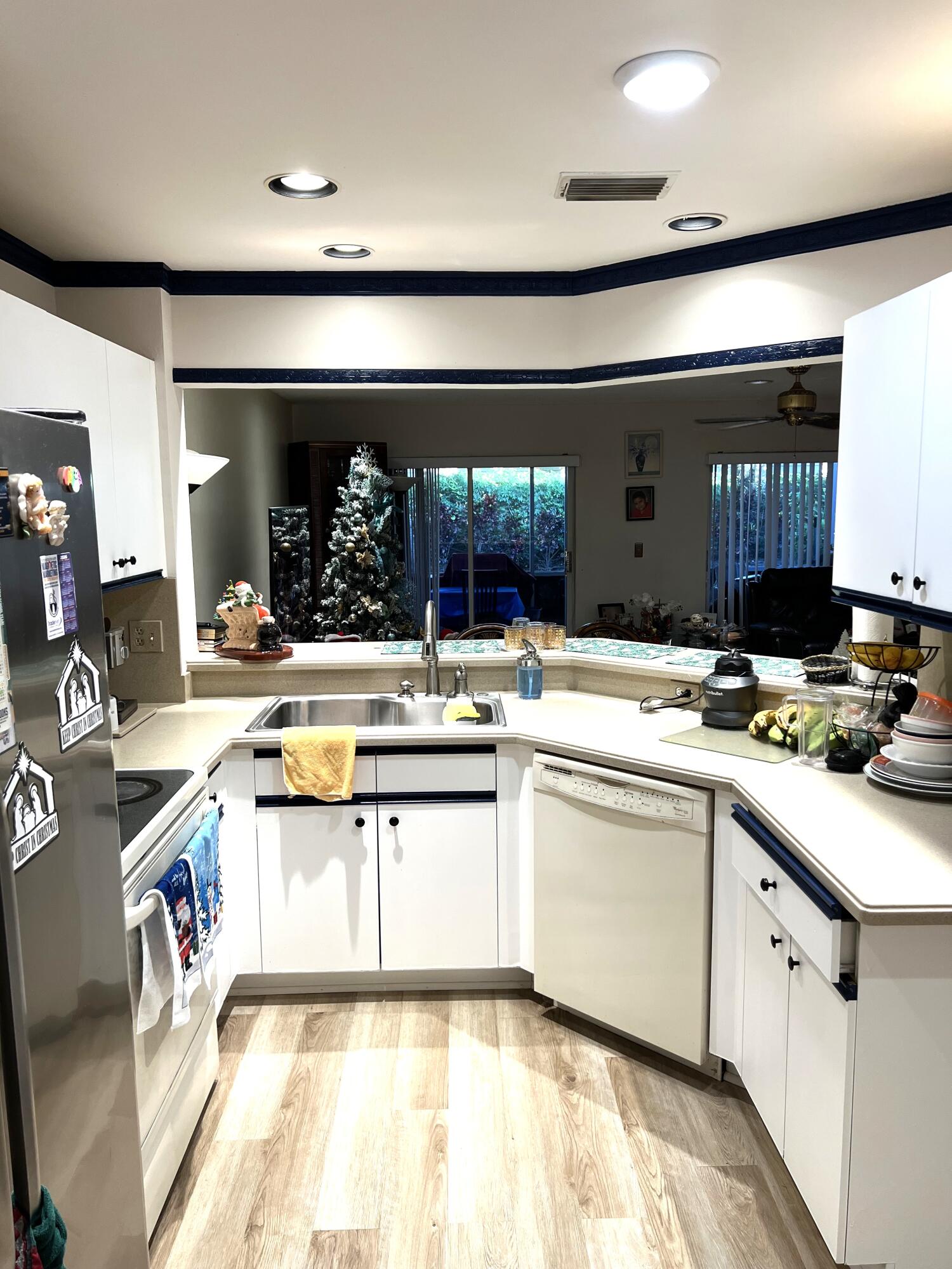 9416 Boca River Circle, Unit 9416 Boca Raton, FL 33434 - Photo 4 of 34 a kitchen with a sink and stove