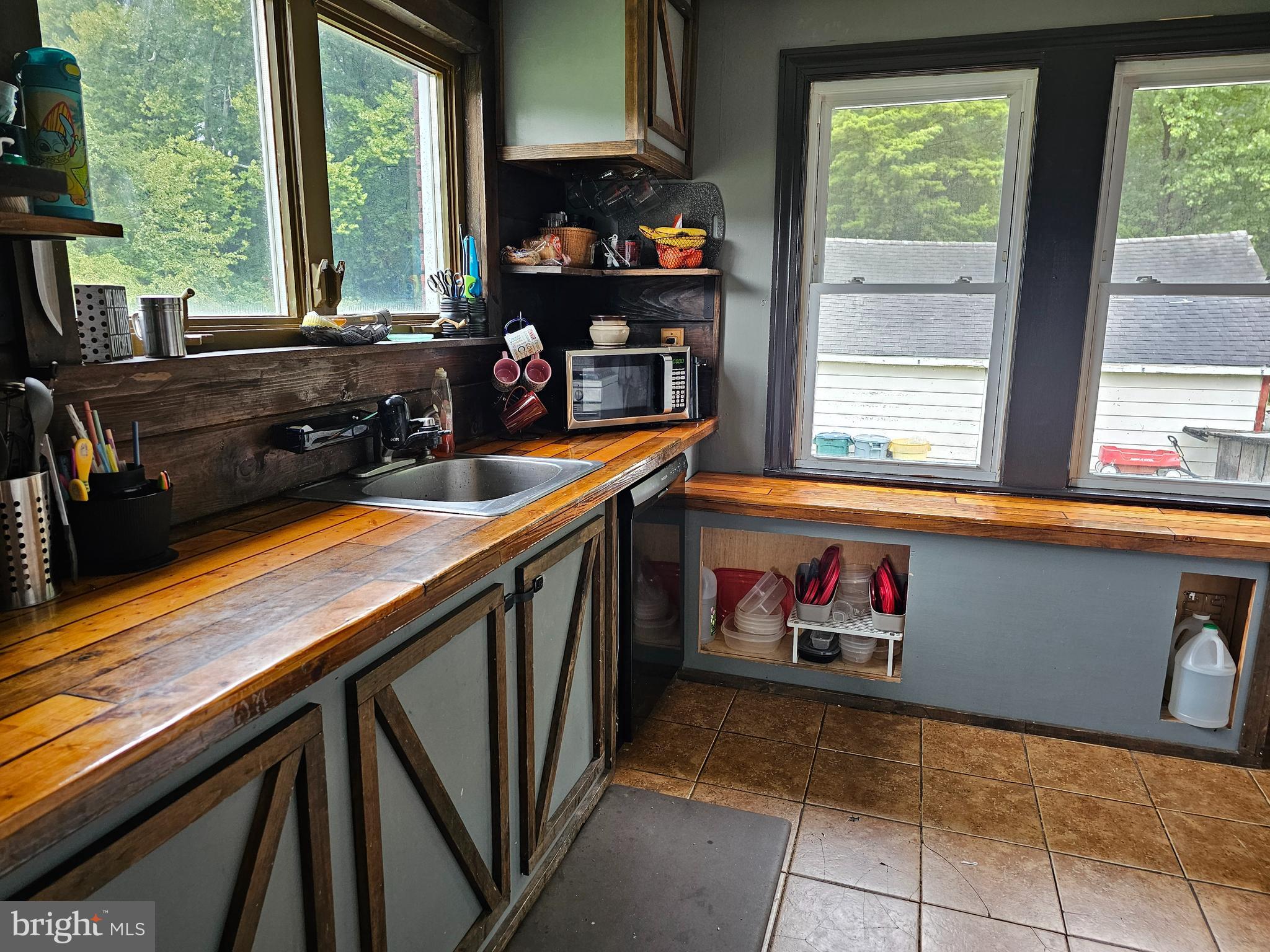 609 Cedar Crest Drive Carneys Point, NJ 08069 - Photo 11 of 36