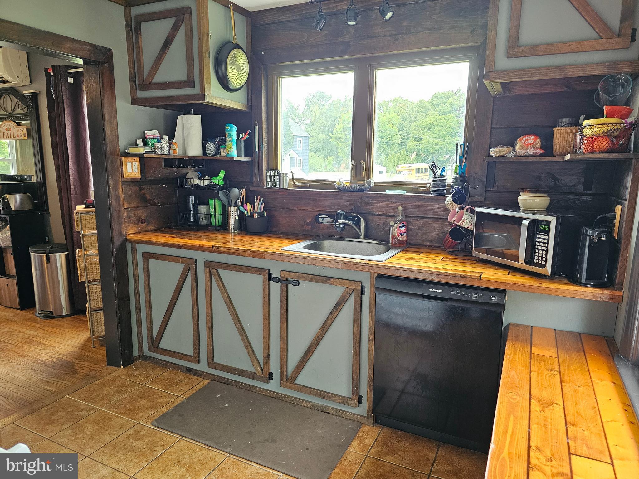 609 Cedar Crest Drive Carneys Point, NJ 08069 - Photo 12 of 36