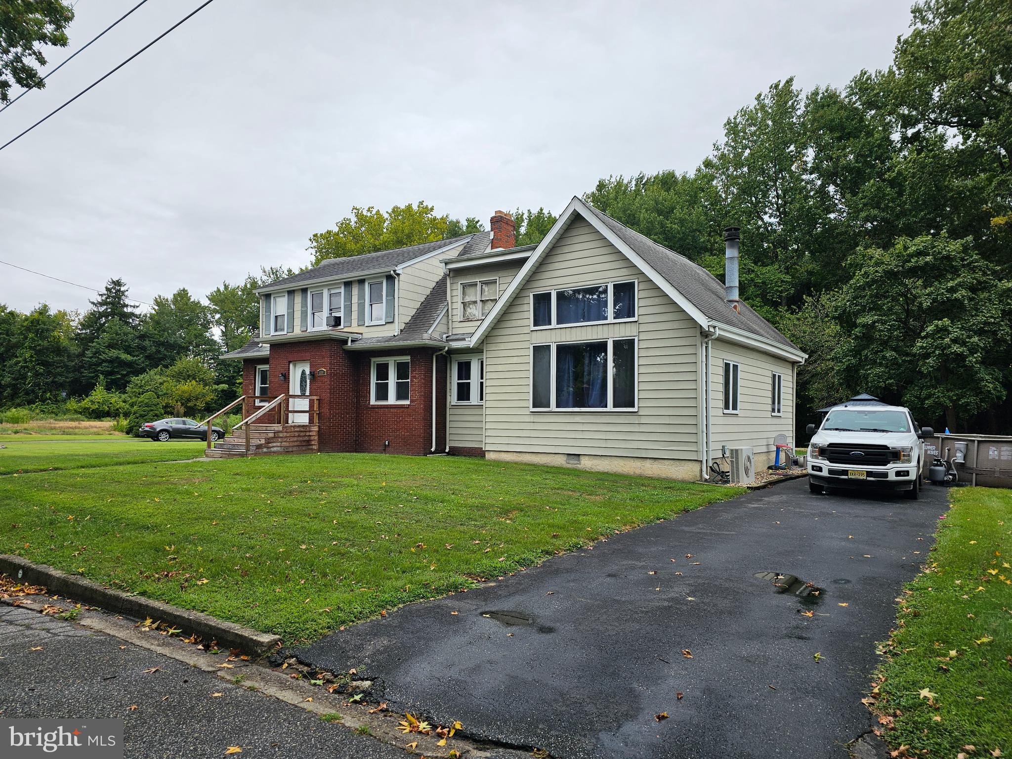 609 Cedar Crest Drive Carneys Point, NJ 08069 - Photo 3 of 36