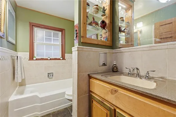 $349,000 | 9600 Johnson Drive, Shawnee, KS 66203