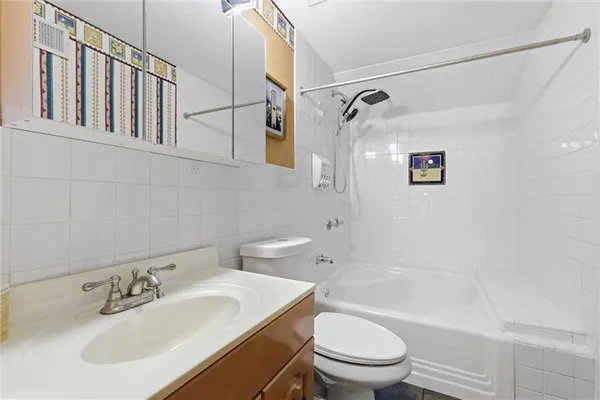 $349,000 | 9600 Johnson Drive, Shawnee, KS 66203