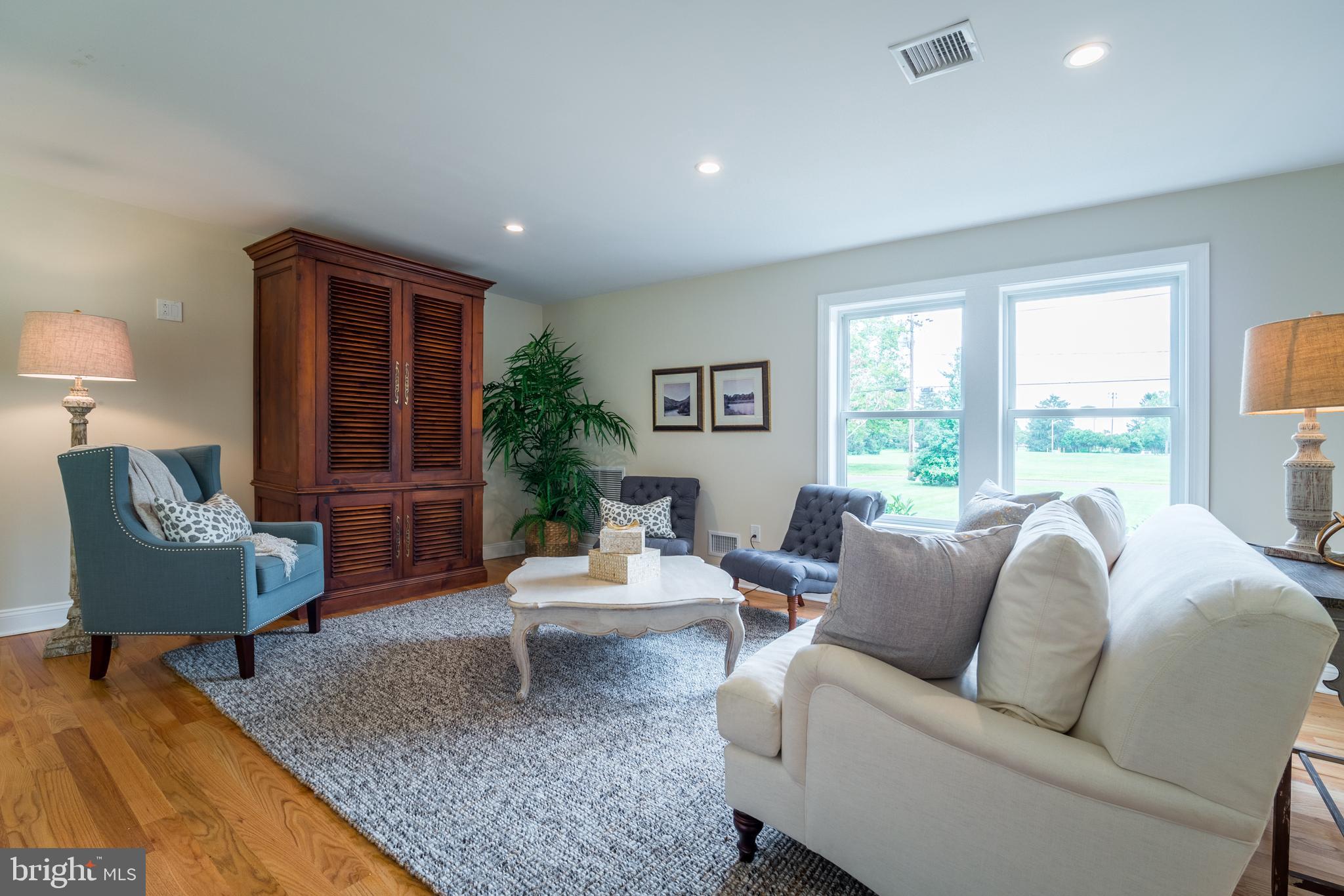 396 South Post Road Princeton Junction, NJ 08550 - Photo 5 of 21 Living Room/Family Room